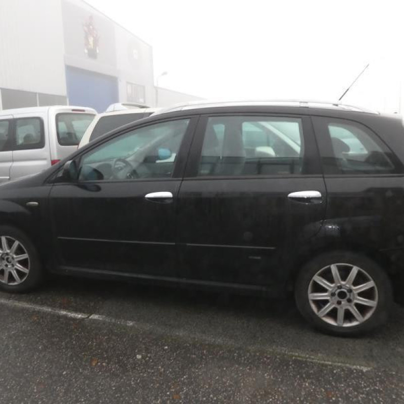 FIAT CROMA 2 PHASE 1 BREAK 1.9 JTD - 16V TURBO MULTIJET Photo n°6