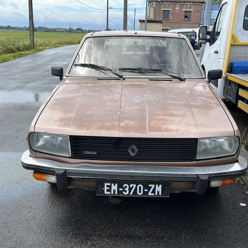 RENAULT R20 2.0 - 8V Photo n°1