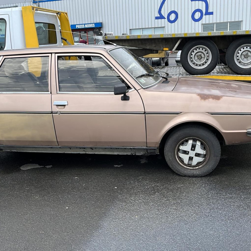 RENAULT R20 2.0 - 8V Photo n°2