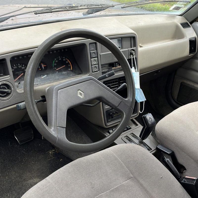 RENAULT R20 2.0 - 8V Photo n°4