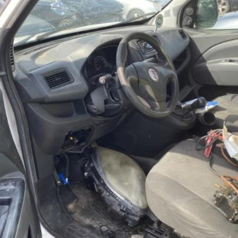 Feu arriere principal droit (feux) FIAT DOBLO 2 Photo n°17