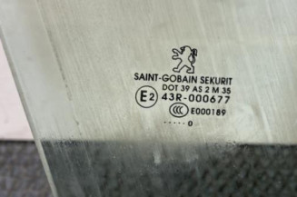 Vitre avant droit PEUGEOT 308 1