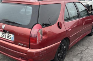 Vitre avant gauche PEUGEOT 306