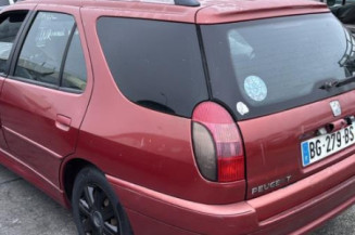 Vitre avant gauche PEUGEOT 306