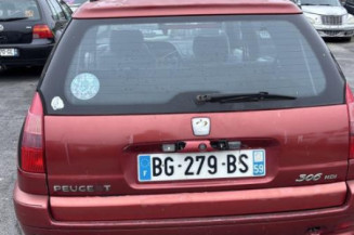 Vitre avant gauche PEUGEOT 306