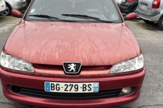 Vitre avant gauche PEUGEOT 306