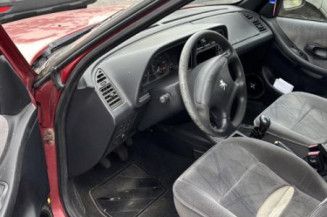 Vitre avant gauche PEUGEOT 306