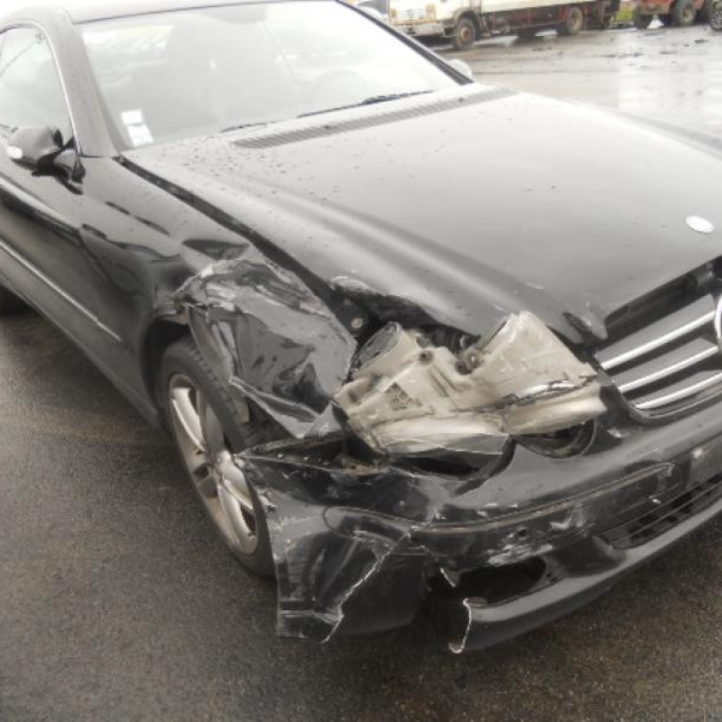 MERCEDES CLASSE CLK 209 COUPE 220 2.2 CDI - 16V TURBO Photo n°3