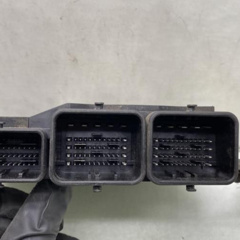 Calculateur moteur PEUGEOT 208 1 Photo n°3