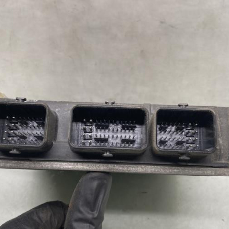 Calculateur moteur RENAULT CLIO 3 Photo n°3