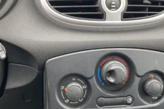 Calculateur moteur RENAULT CLIO 3