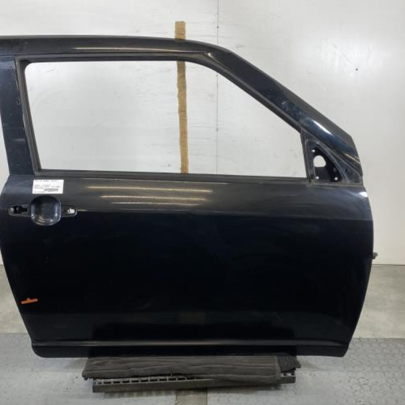 Porte avant droit SUZUKI SWIFT 3 Photo n°1