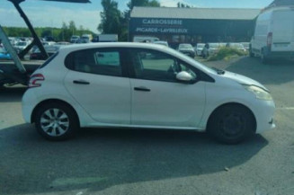 Calculateur moteur PEUGEOT 208 1