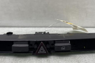 Bouton de warning OPEL ZAFIRA B Photo n°1