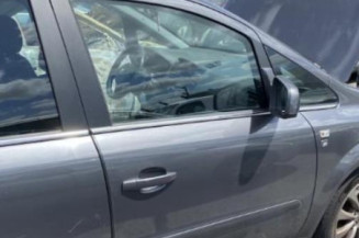 Bouton de warning OPEL ZAFIRA B