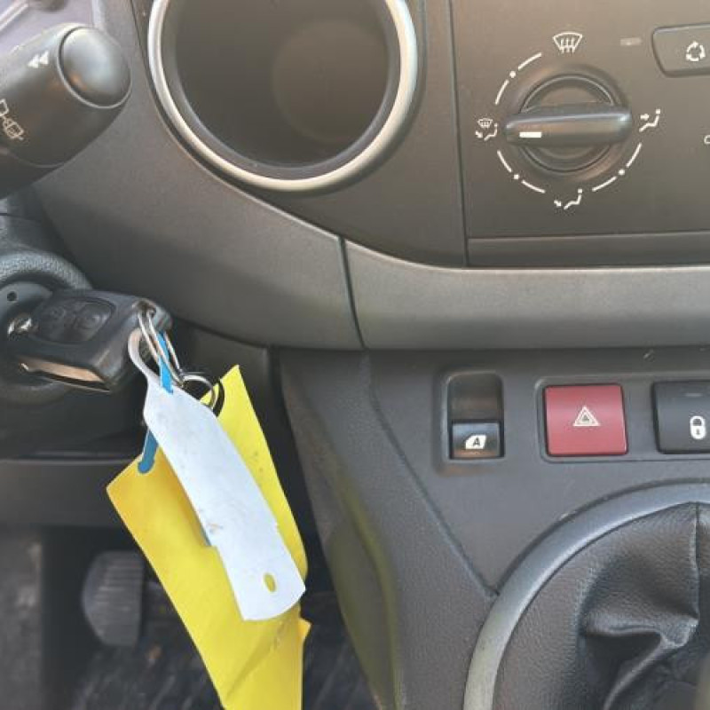 Bouton de warning PEUGEOT PARTNER 2 Photo n°19