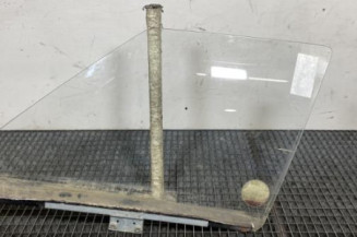 Vitre avant gauche RENAULT R11 Photo n°1