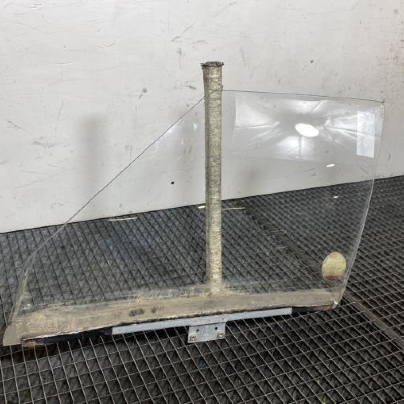 Vitre avant gauche RENAULT R11 Photo n°3