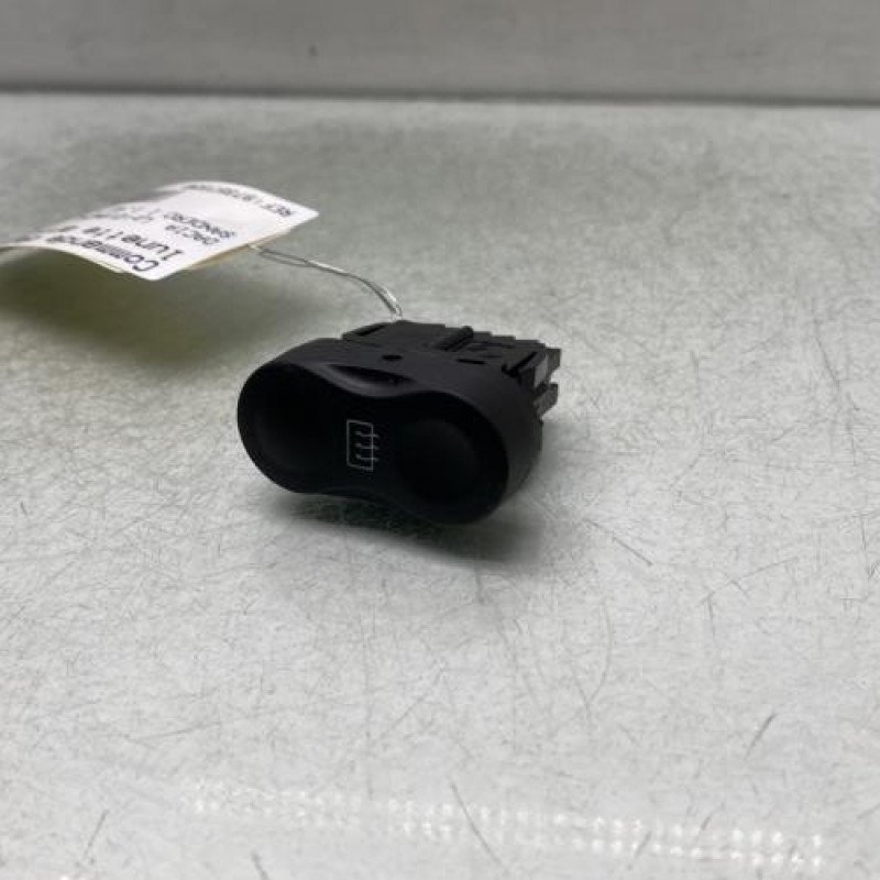 Commande degivrage lunette arriere DACIA SANDERO 1 Photo n°1