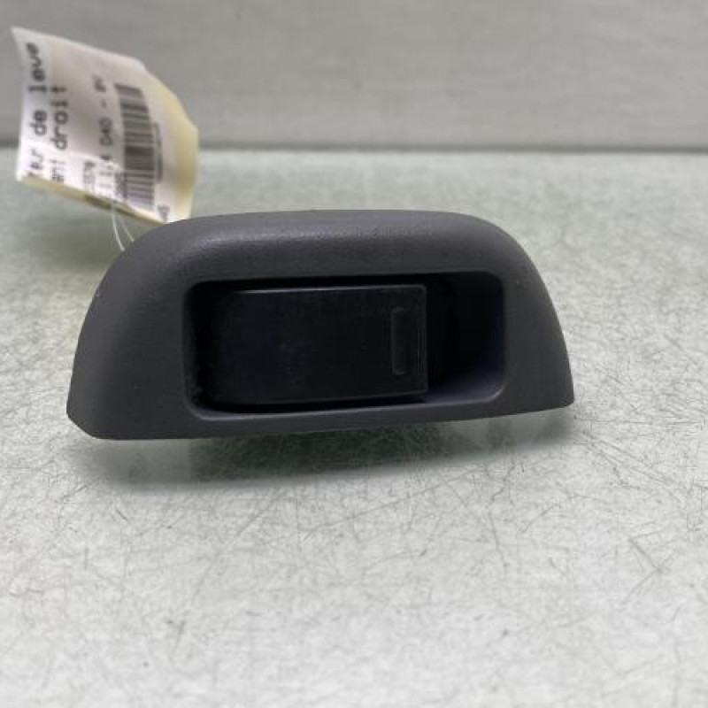 Interrupteur de leve vitre avant droit TOYOTA AYGO 1 Photo n°1