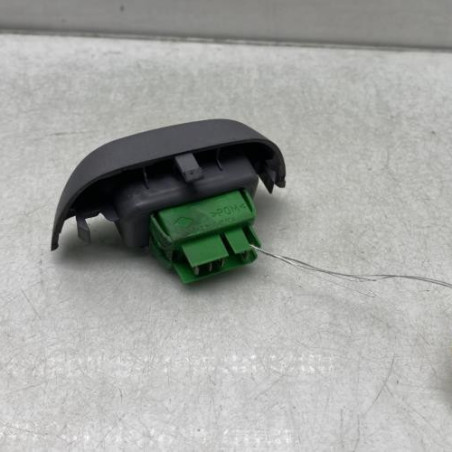 Interrupteur de leve vitre avant droit TOYOTA AYGO 1