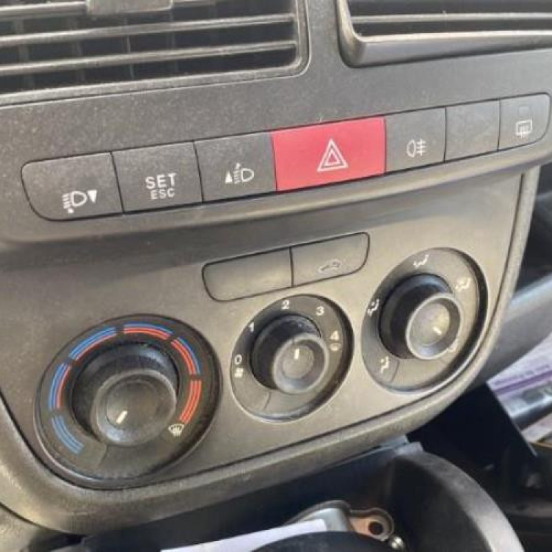 Feu arriere stop central FIAT DOBLO 2 Photo n°18