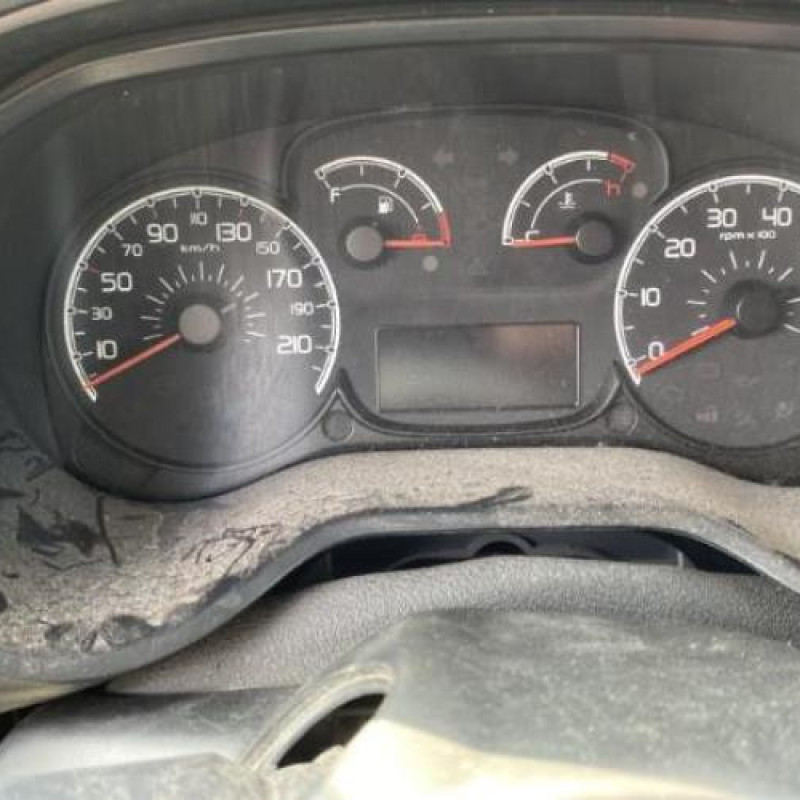 Feu arriere stop central FIAT DOBLO 2 Photo n°20