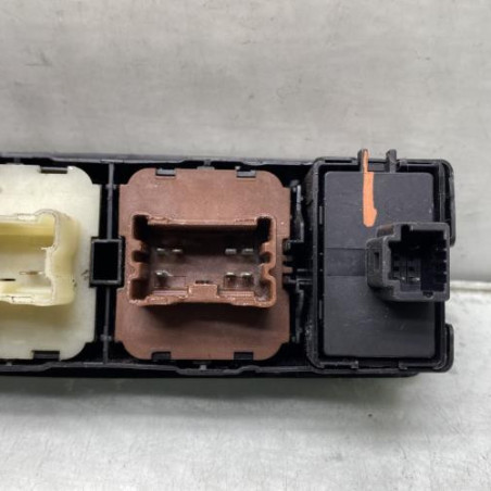 Interrupteur de leve vitre avant gauche RENAULT CAPTUR 1