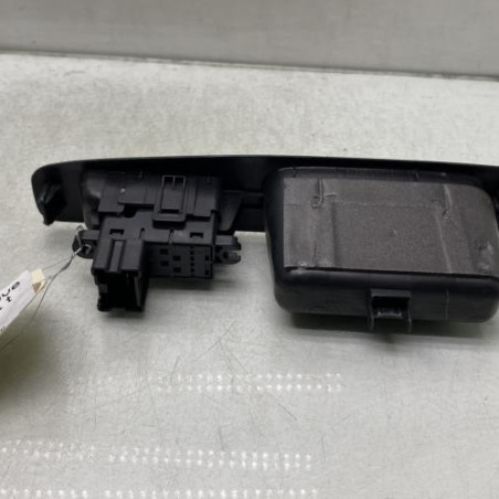 Interrupteur de leve vitre arriere droit NISSAN QASHQAI 1