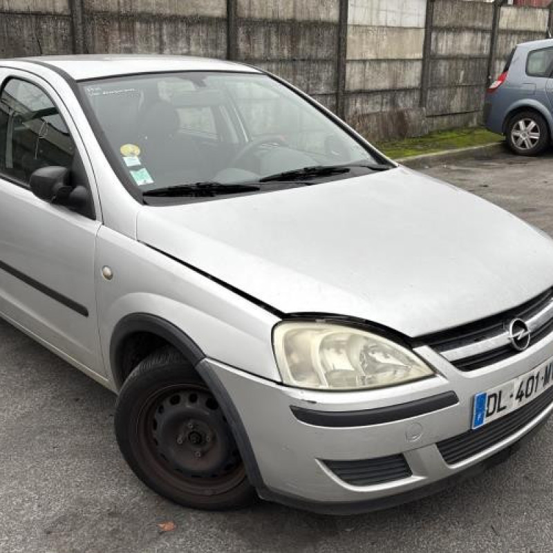 Feu arriere stop central OPEL CORSA C Photo n°6
