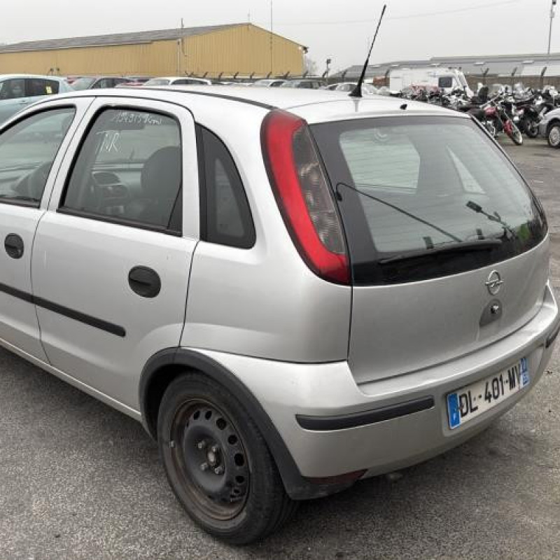 Feu arriere stop central OPEL CORSA C Photo n°8
