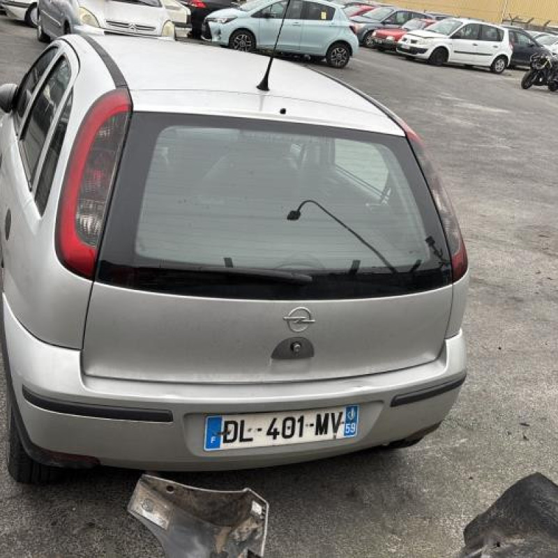 Feu arriere stop central OPEL CORSA C Photo n°9