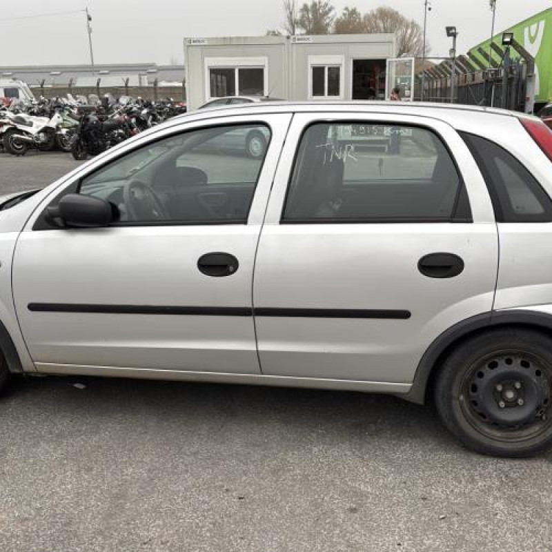 Feu arriere stop central OPEL CORSA C Photo n°10