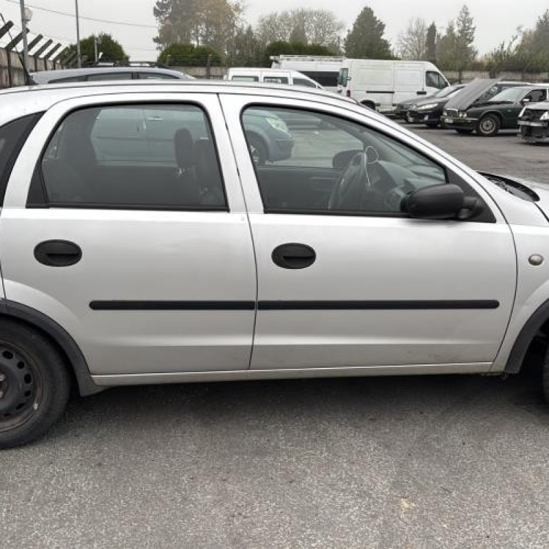 Feu arriere stop central OPEL CORSA C Photo n°11