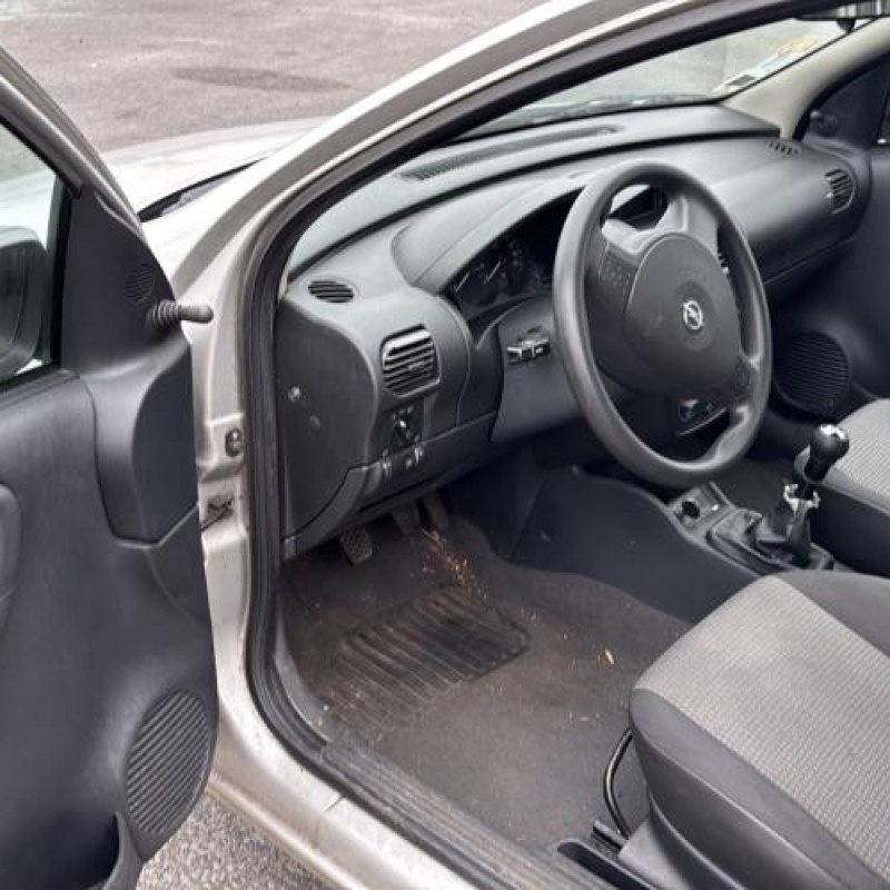 Feu arriere stop central OPEL CORSA C Photo n°13