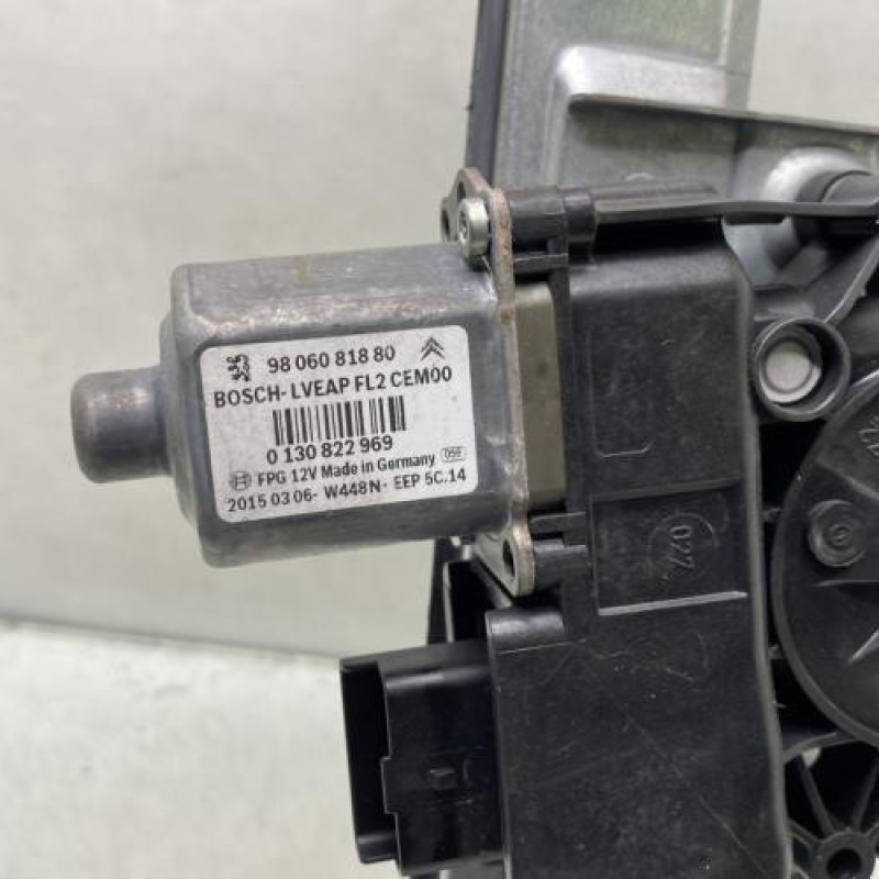 Leve vitre electrique avant gauche PEUGEOT 208 1 Photo n°4