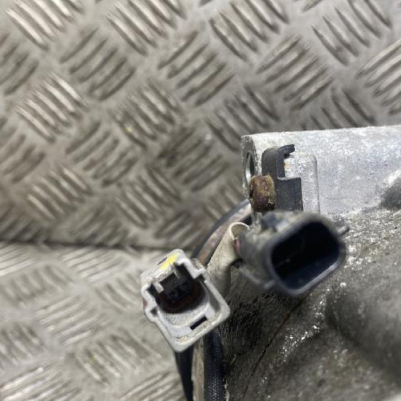 Compresseur clim RENAULT CLIO 4 Photo n°3
