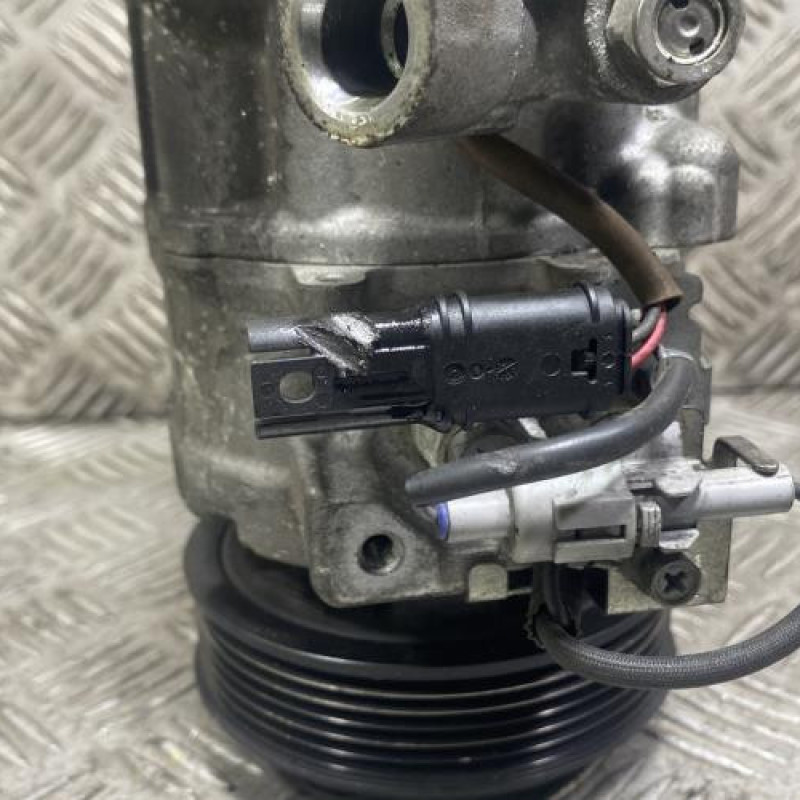 Compresseur clim BMW SERIE 5 F11 Photo n°3