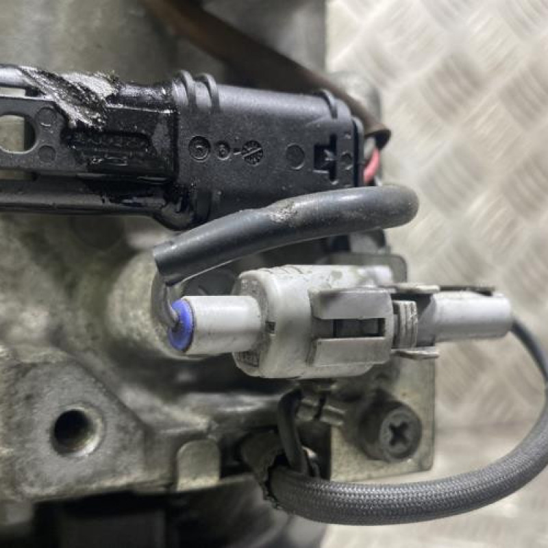 Compresseur clim BMW SERIE 5 F11 Photo n°5