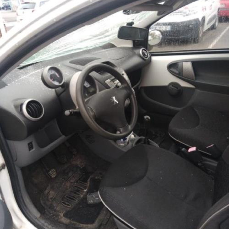 Leve vitre electrique avant gauche PEUGEOT 107 Photo n°9