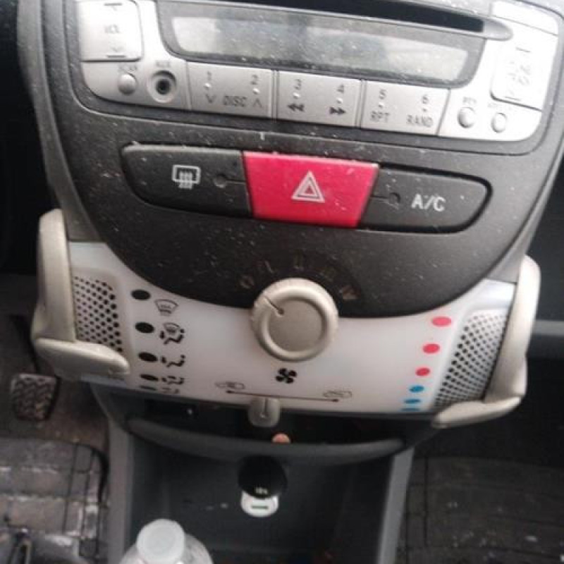 Leve vitre electrique avant gauche PEUGEOT 107 Photo n°12