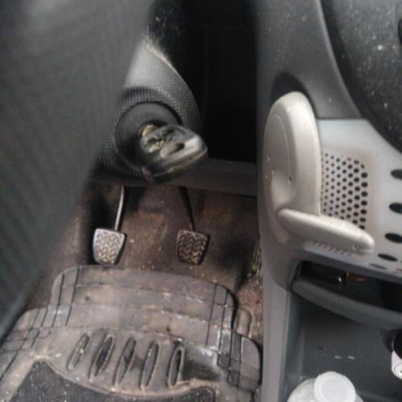 Leve vitre electrique avant gauche PEUGEOT 107 Photo n°13