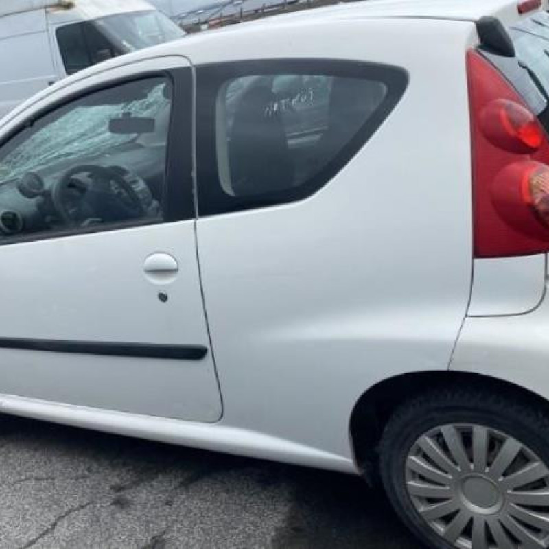 Leve vitre electrique avant gauche PEUGEOT 107 Photo n°20