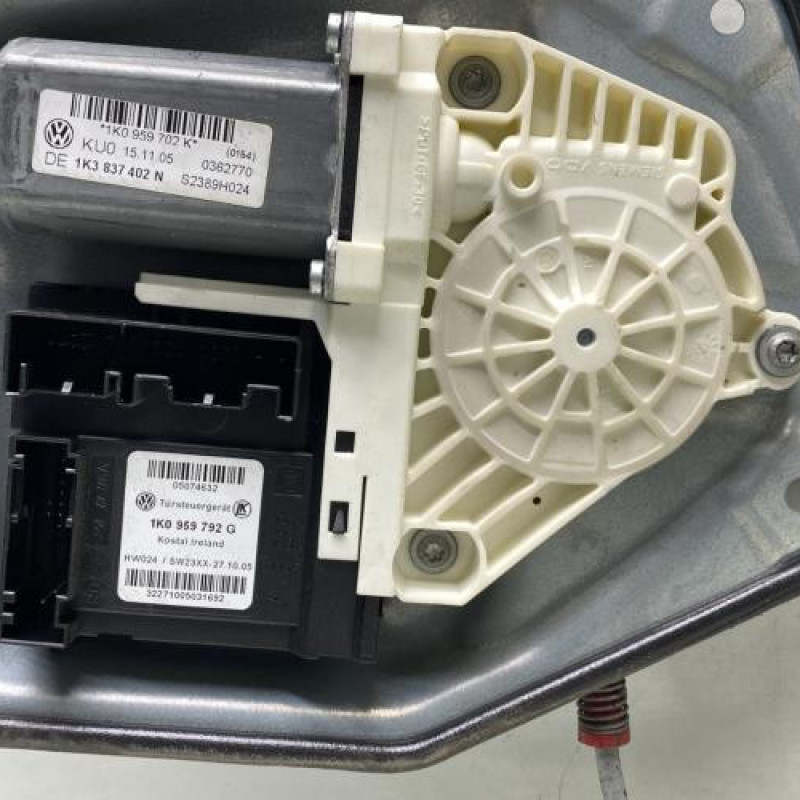 Leve vitre electrique avant droit VOLKSWAGEN GOLF 5 Photo n°6