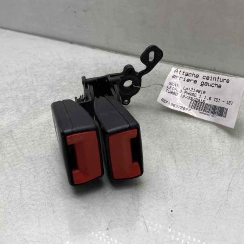 Attache ceinture arriere gauche SEAT LEON 3 Photo n°1