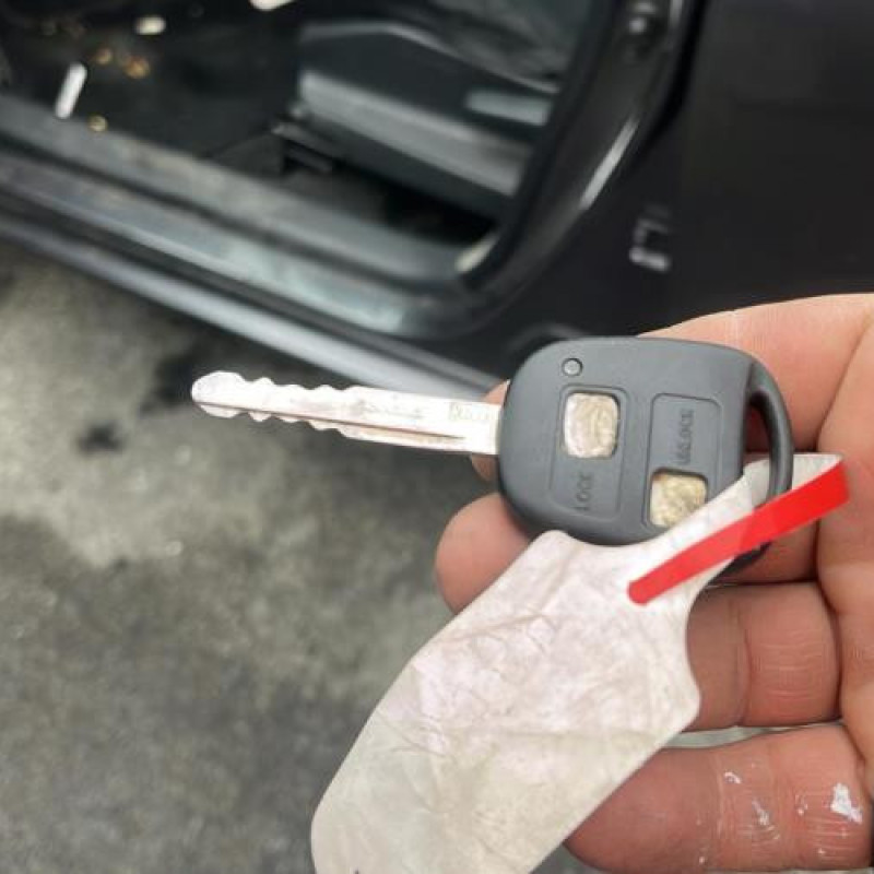 Poignee porte arriere droit TOYOTA YARIS 2 Photo n°10
