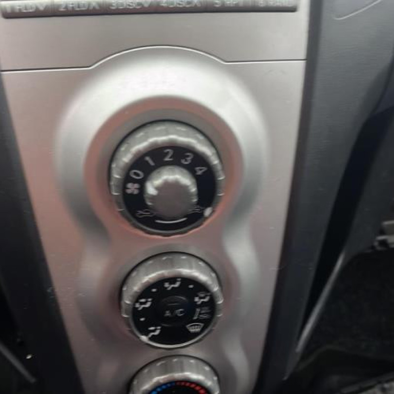 Poignee porte arriere droit TOYOTA YARIS 2 Photo n°13