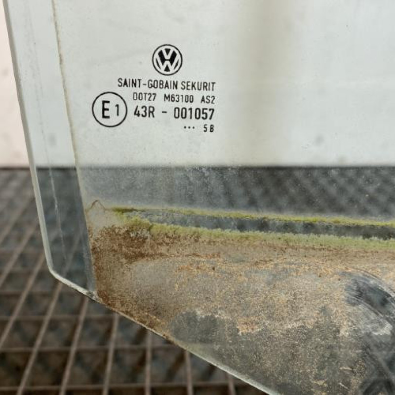 Vitre arriere droit VOLKSWAGEN GOLF 5 Photo n°3