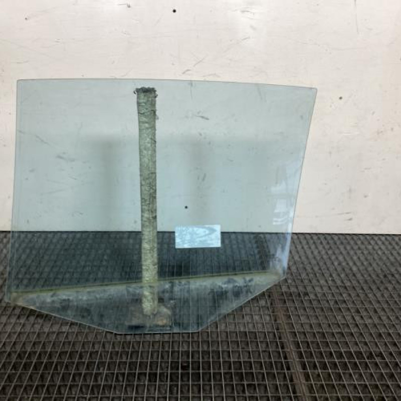 Vitre arriere droit VOLKSWAGEN GOLF 5 Photo n°6