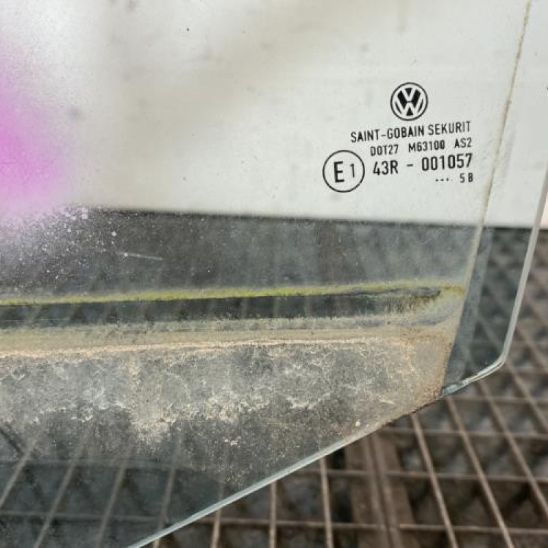 Vitre arriere gauche VOLKSWAGEN GOLF 5 Photo n°3